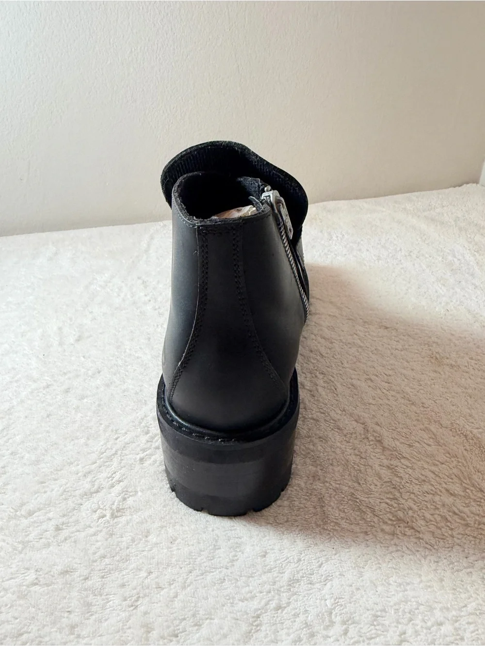 Skechers Women’s  Black Leather Slip-On Chelsea Boots